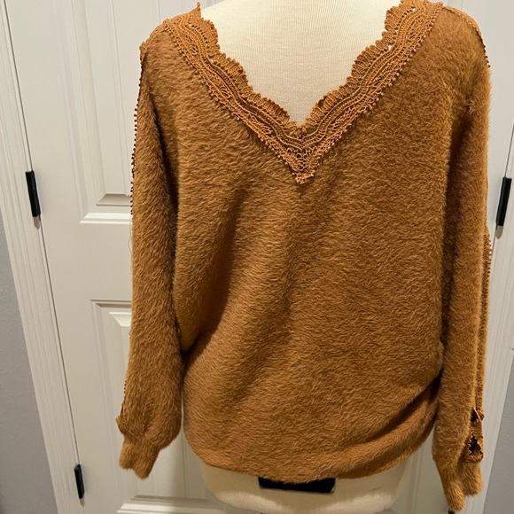 #1607. Unbranded Rust-Colored V-Neck Tunic Sweater w/Crochet Lace Detail. Sze XL - Picture 5 of 8